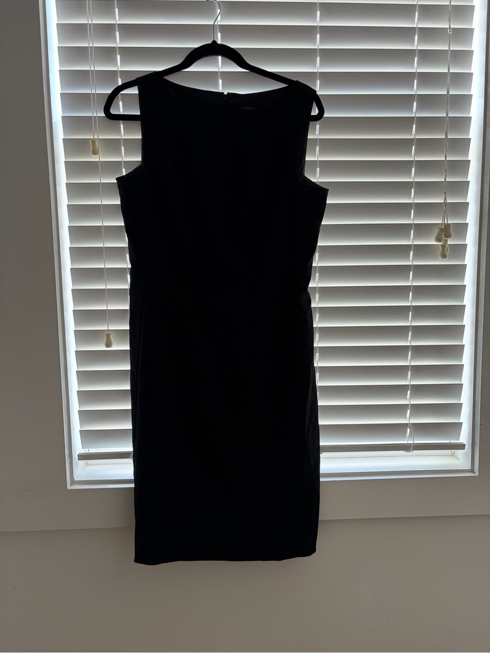 Ann Taylor Black Sleeveless Sheath Midi Dress